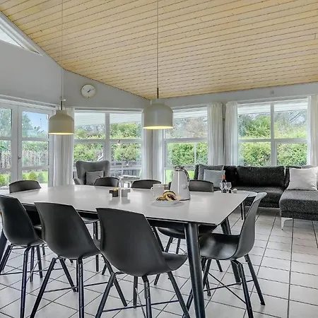 Holiday home Lovely In Vaeggerlose With Wifi